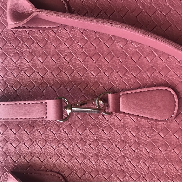 Ultra | Mauve Textured Purse - Picture 3 of 4